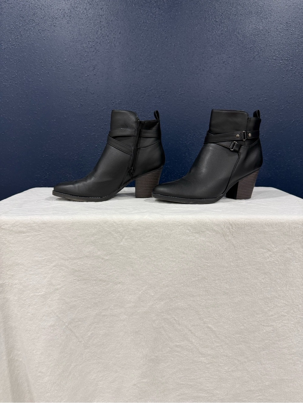 Women's Black Ankle Booties with Block Heel - Picture 1 of 4